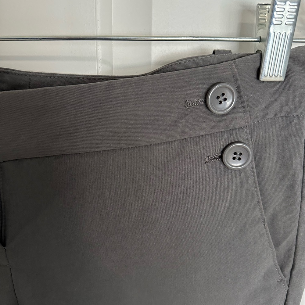 The limited dark grey size 4 Drew fit straight leg pants